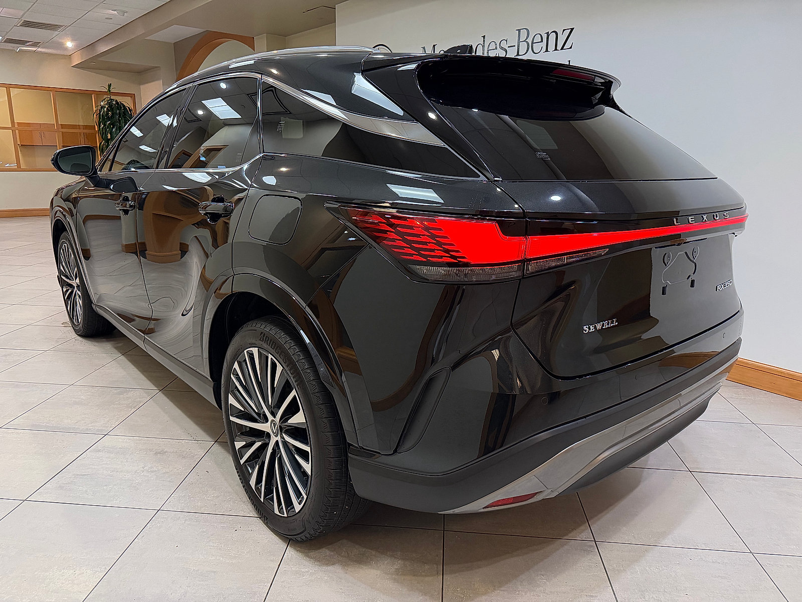 Used 2025 Lexus RX 350 Premium Plus w/ Accessory Package (Z1) FWD image 5