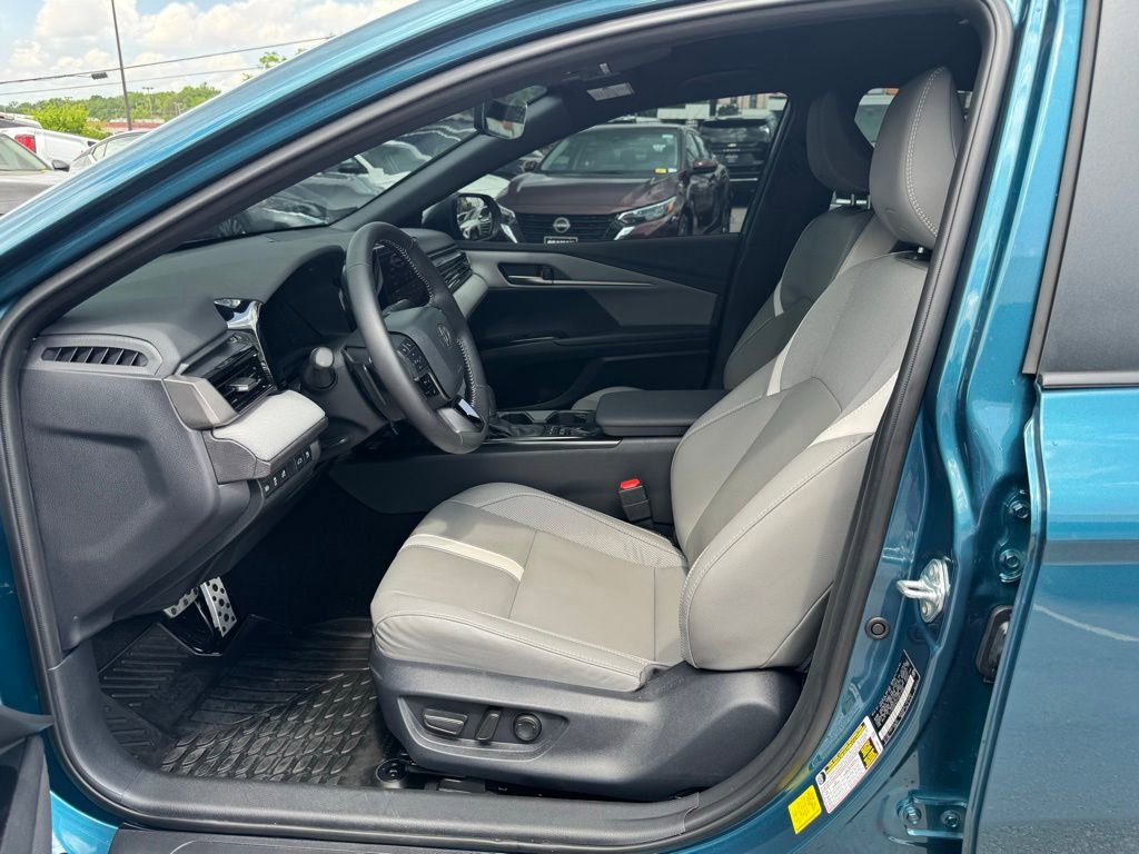 Used 2026 Toyota Camry SE FWD image 15