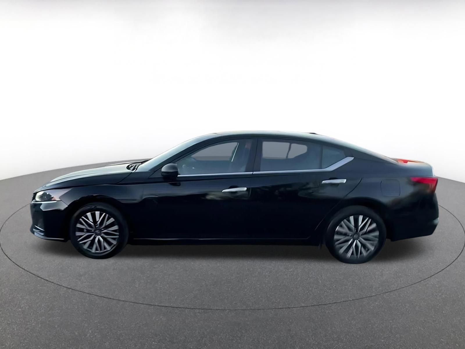 Used 2025 Nissan Altima 2.5 SV image 9