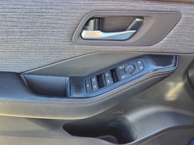 Used 2023 Nissan Rogue SV image 32