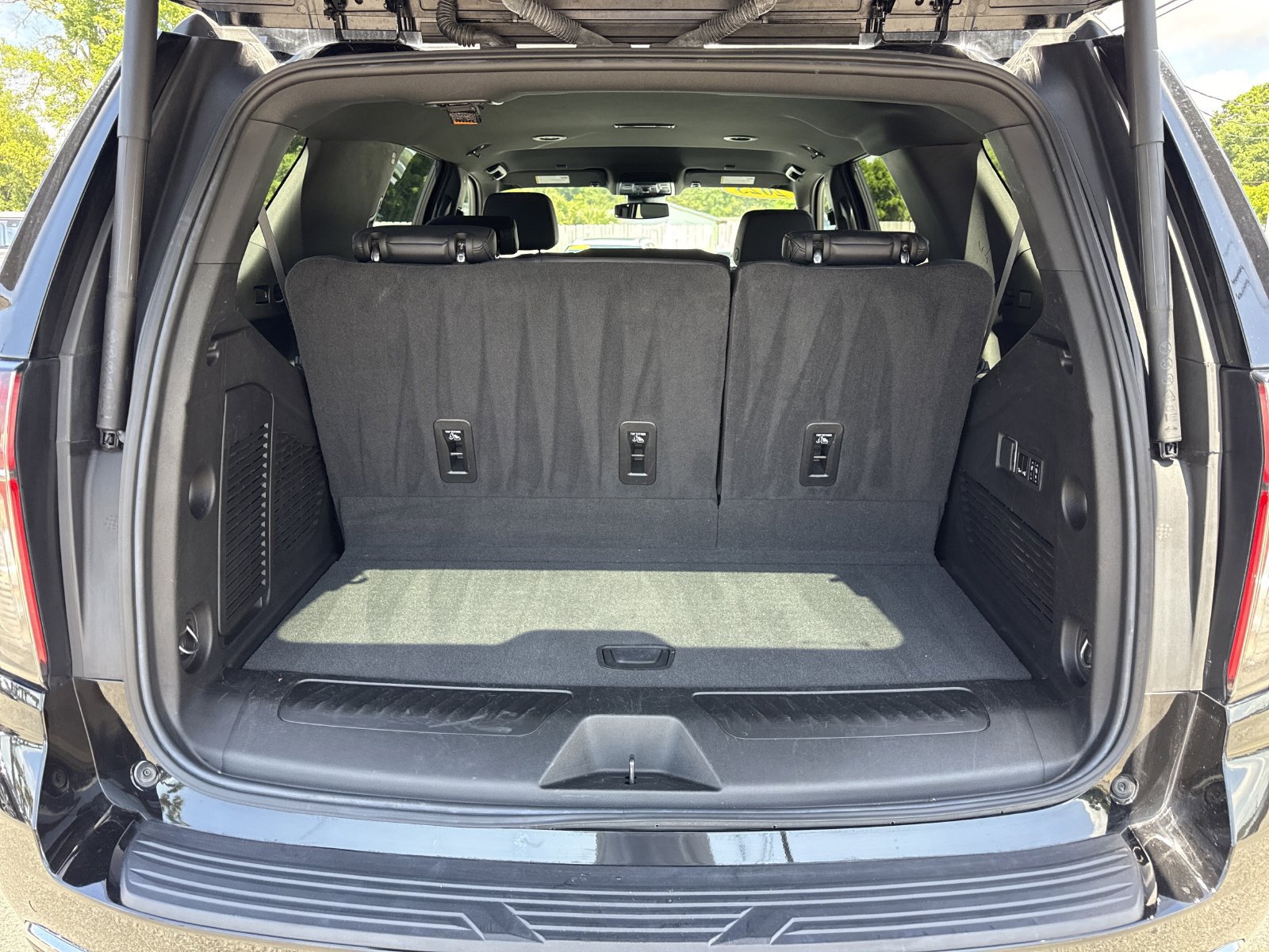 Used 2023 Chevrolet Tahoe LT w/ Luxury Package RWD image 38