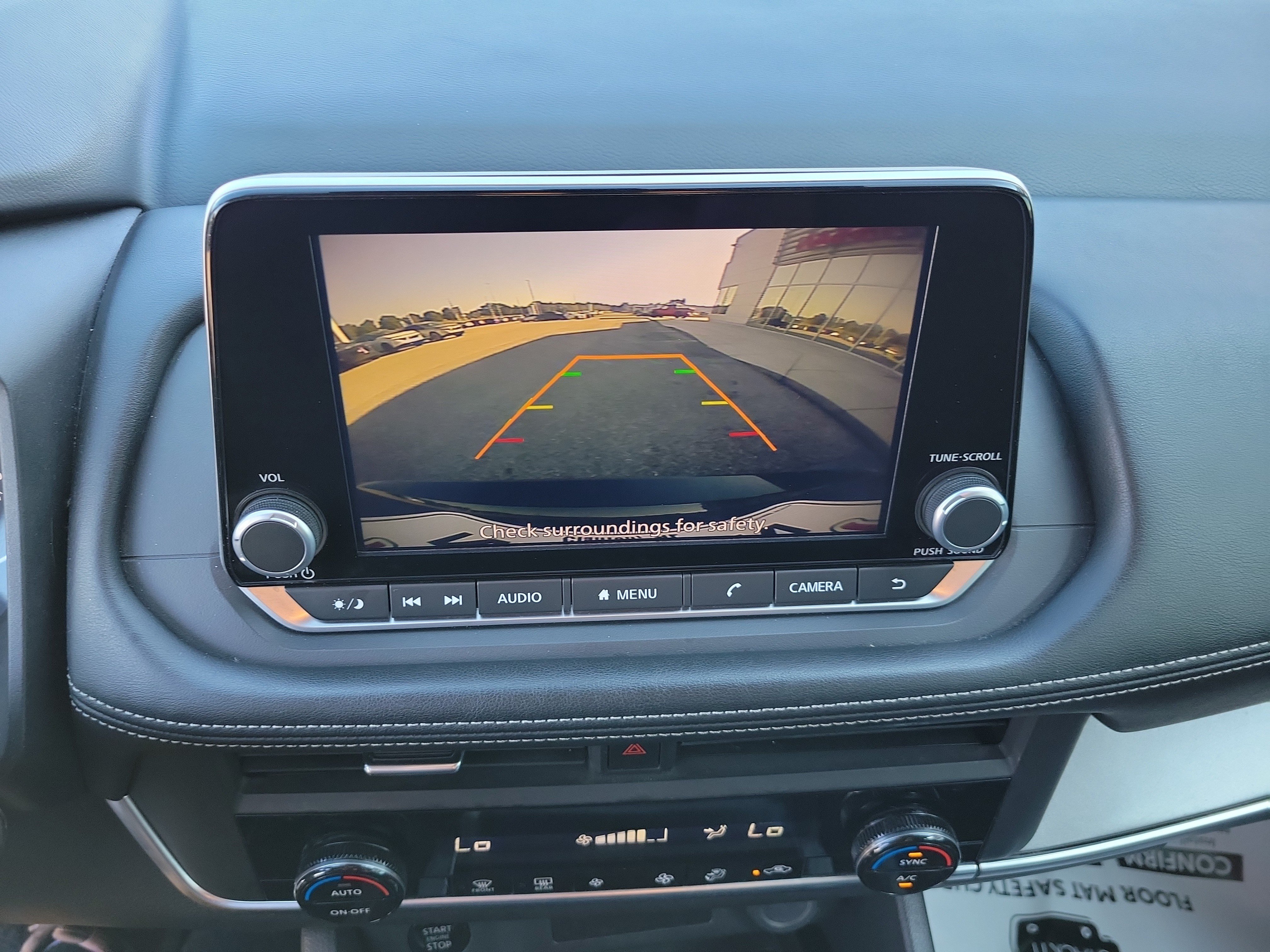 Used 2025 Nissan Rogue SV AWD/4WD image 16