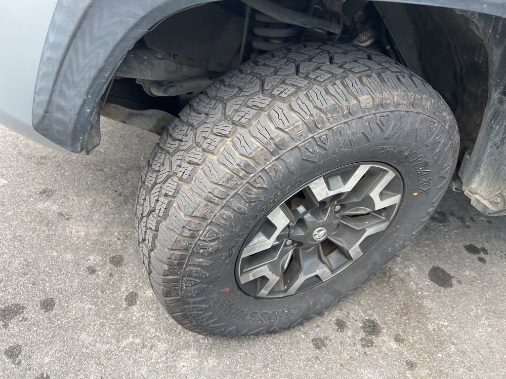 Used 2019 Toyota Tacoma TRD Off-Road AWD/4WD image 8