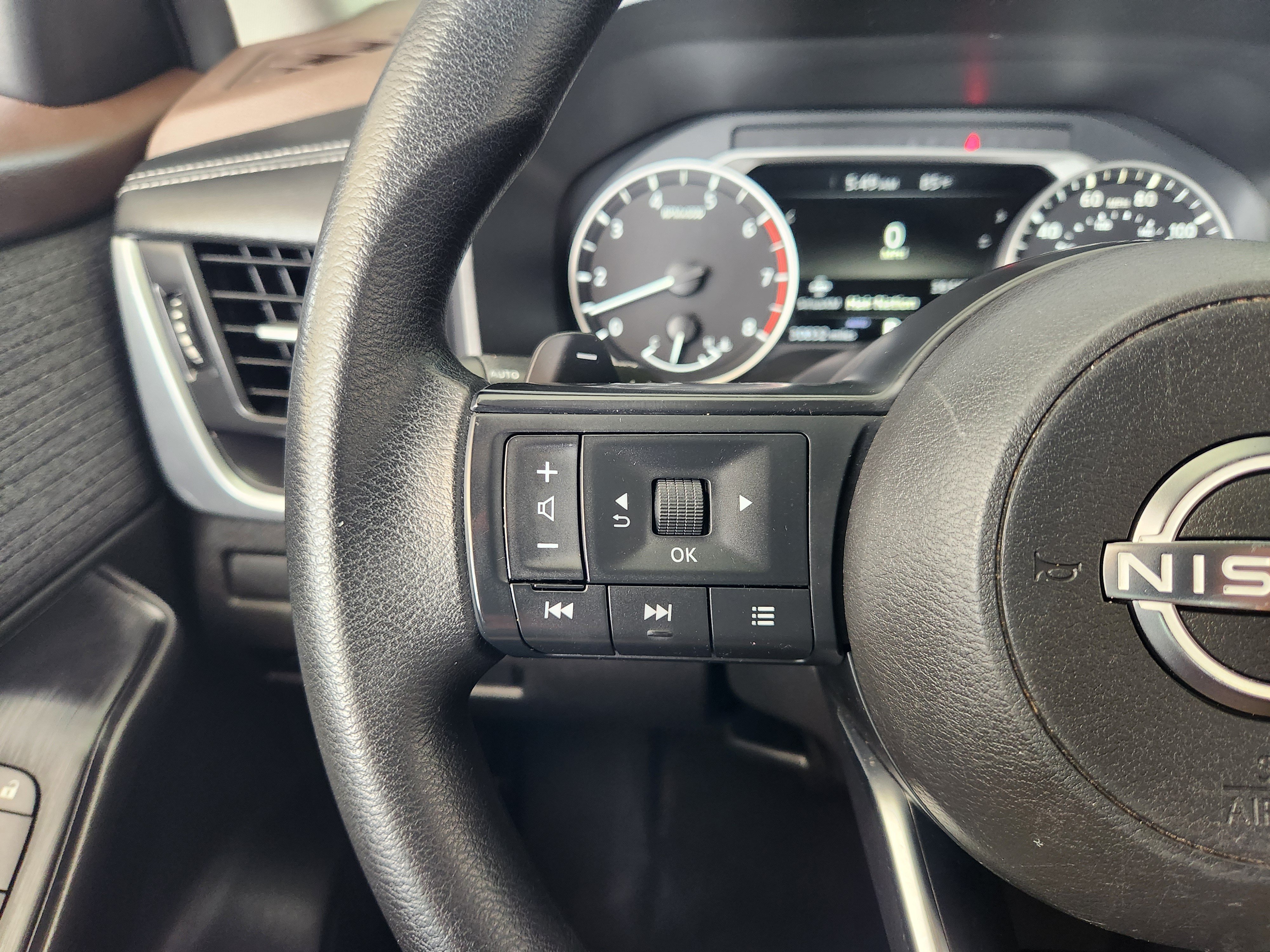 Used 2023 Nissan Rogue S AWD/4WD image 29
