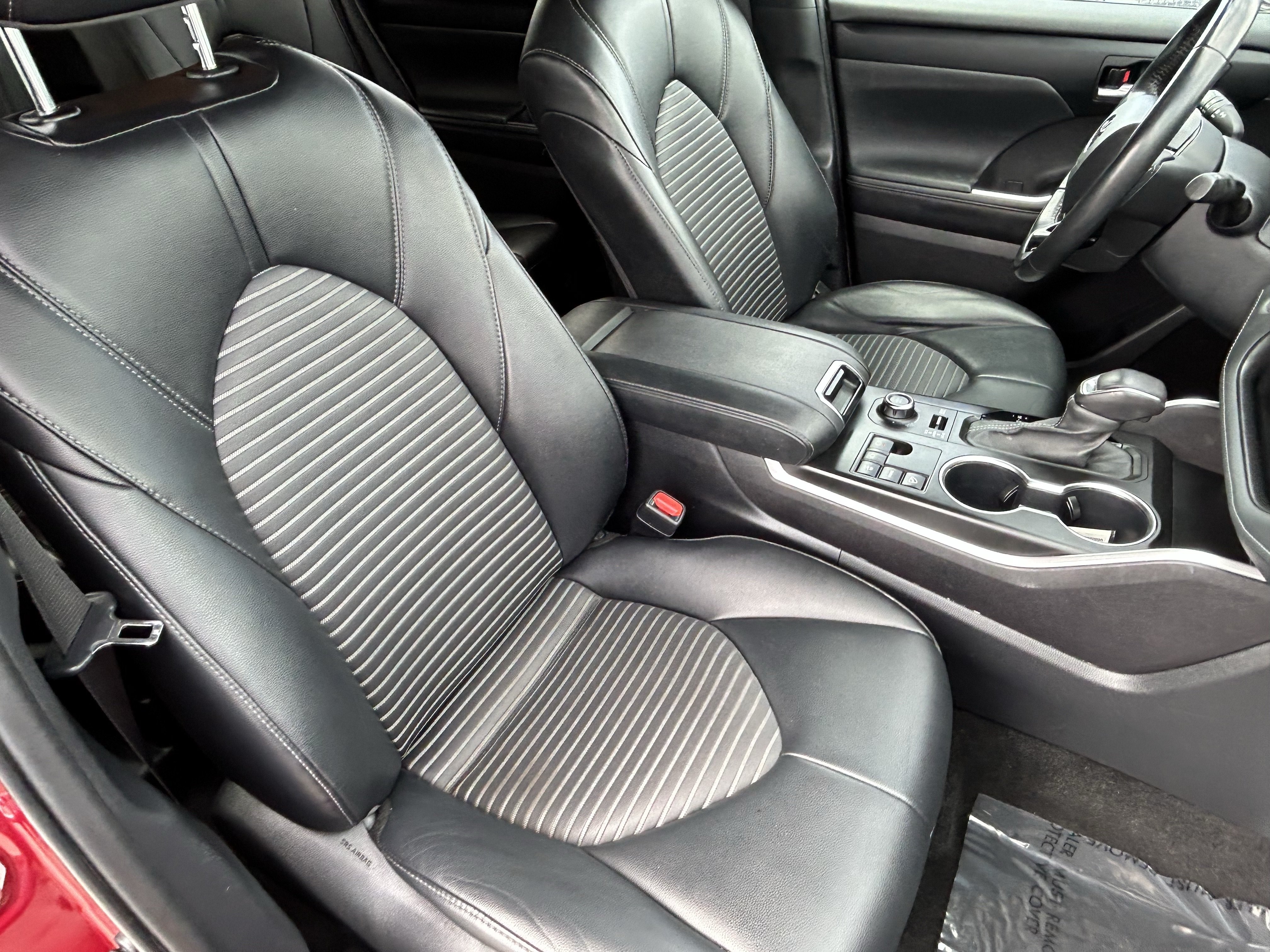 Used 2024 Toyota Highlander XSE AWD/4WD image 11