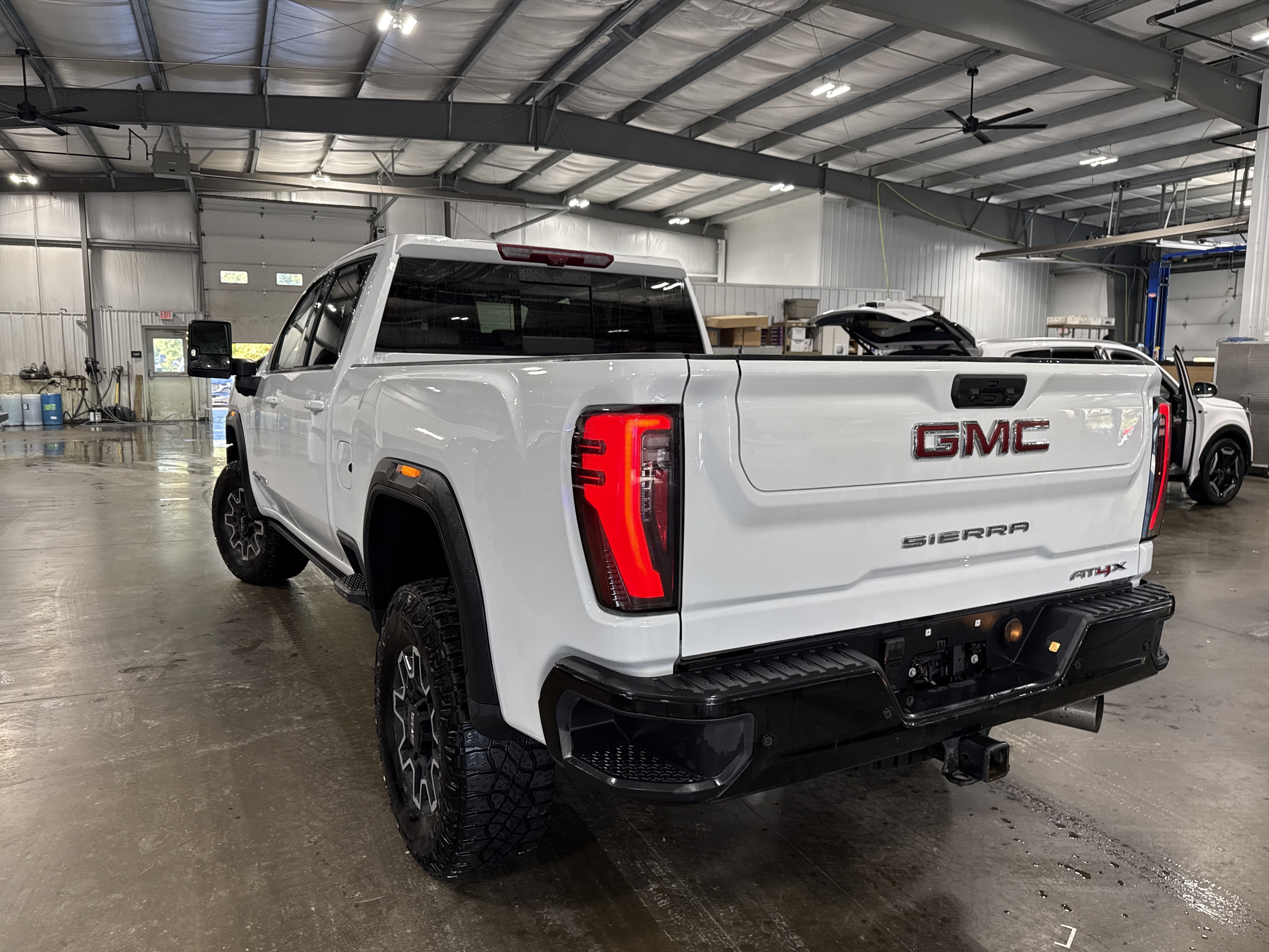 Used 2025 GMC Sierra 2500 AT4X AWD/4WD image 4