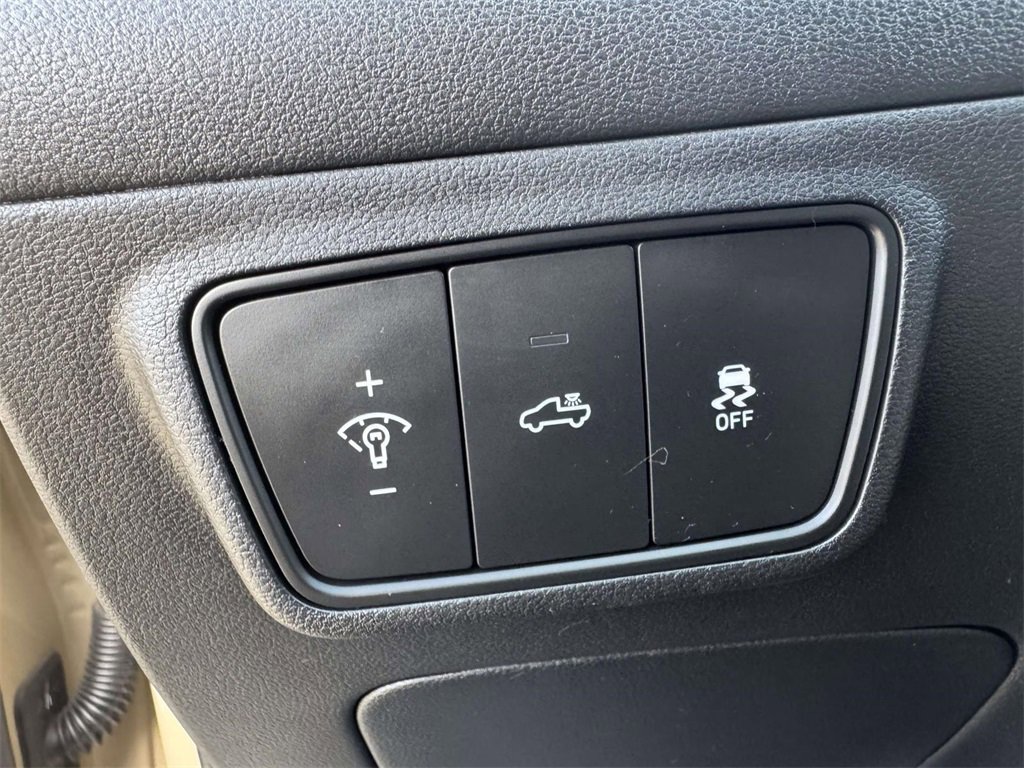 Used 2023 Hyundai Santa Cruz SE image 19