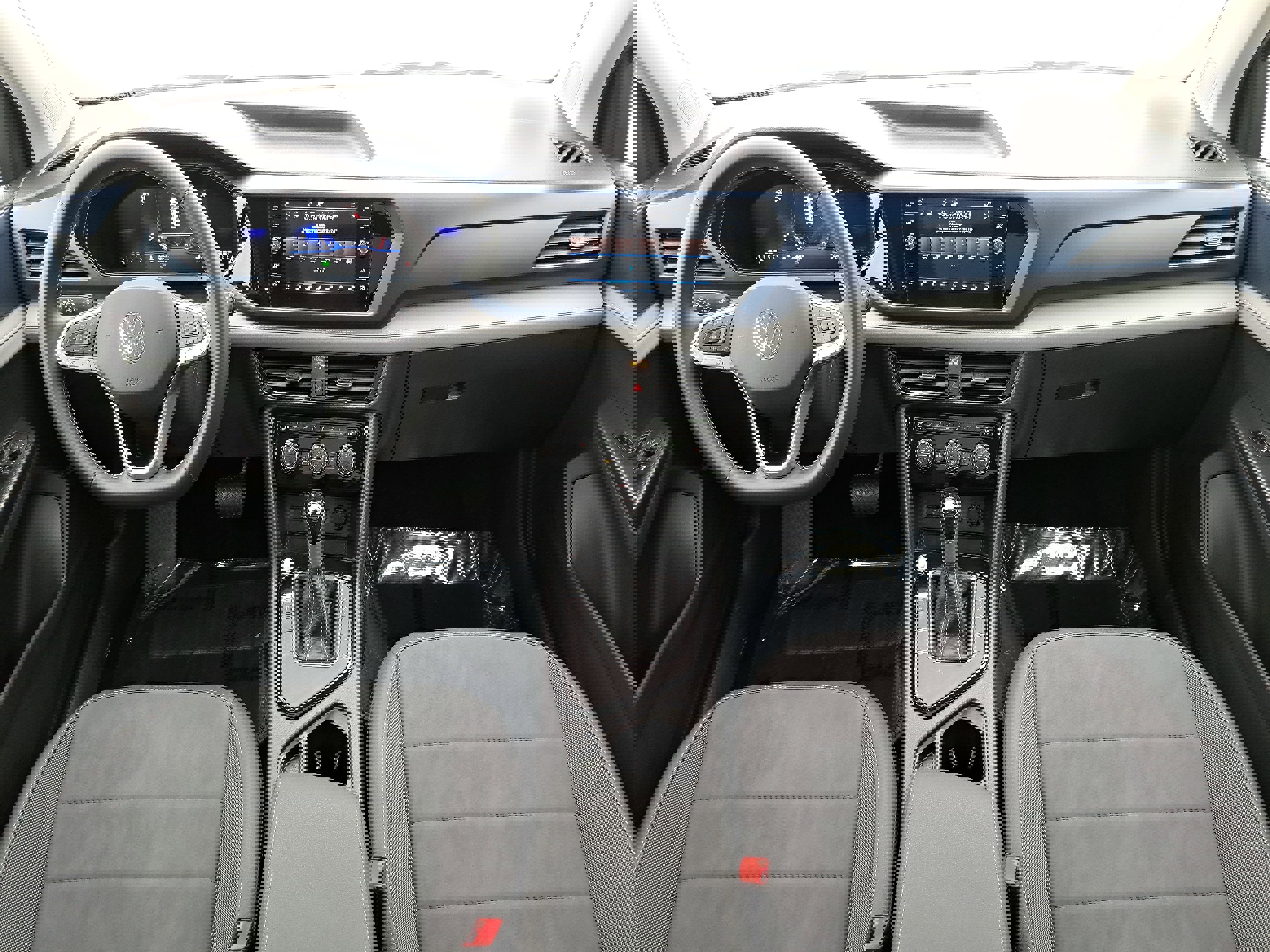 Used 2024 Volkswagen Taos SE w/ Panoramic Sunroof Package image 9