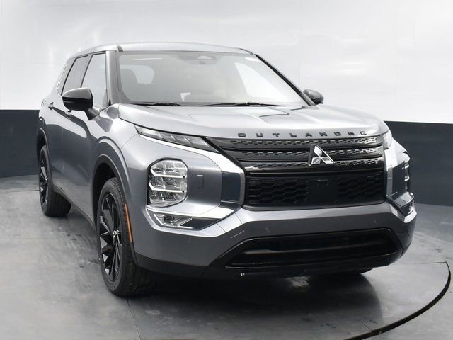 Used 2023 Mitsubishi Outlander SE Black Edition AWD/4WD image 2