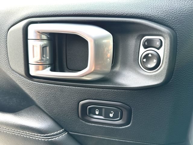 Used 2018 Jeep Wrangler Unlimited Sahara AWD/4WD image 24