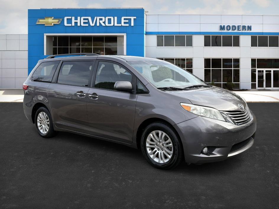 Used 2016 Toyota Sienna XLE image 6