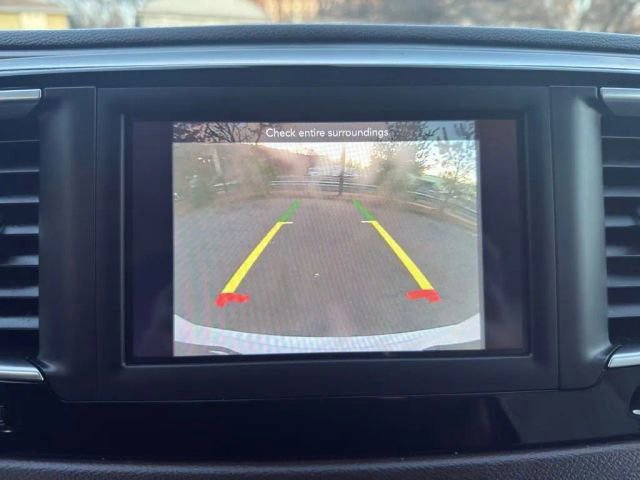 Used 2018 Chrysler Pacifica Touring-L FWD image 20