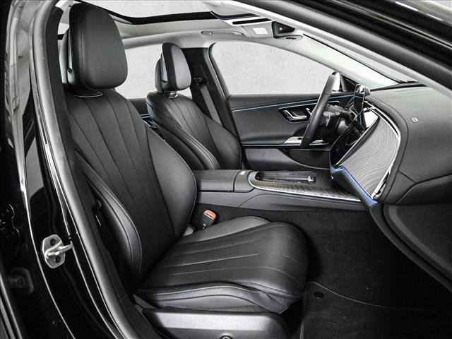 Used 2025 Mercedes-Benz E 350 4MATIC Sedan image 23