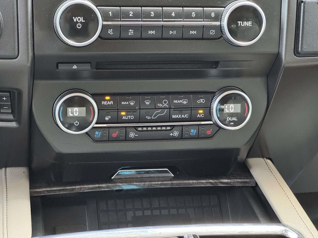 Used 2018 Ford Expedition Limited w/ Equipment Group 302A AWD/4WD image 5