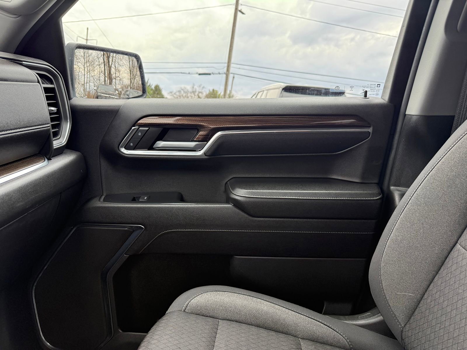 Used 2023 Chevrolet Silverado 1500 LT AWD/4WD image 33