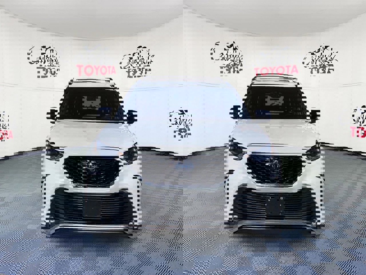 Used 2023 Toyota Highlander XSE image 3