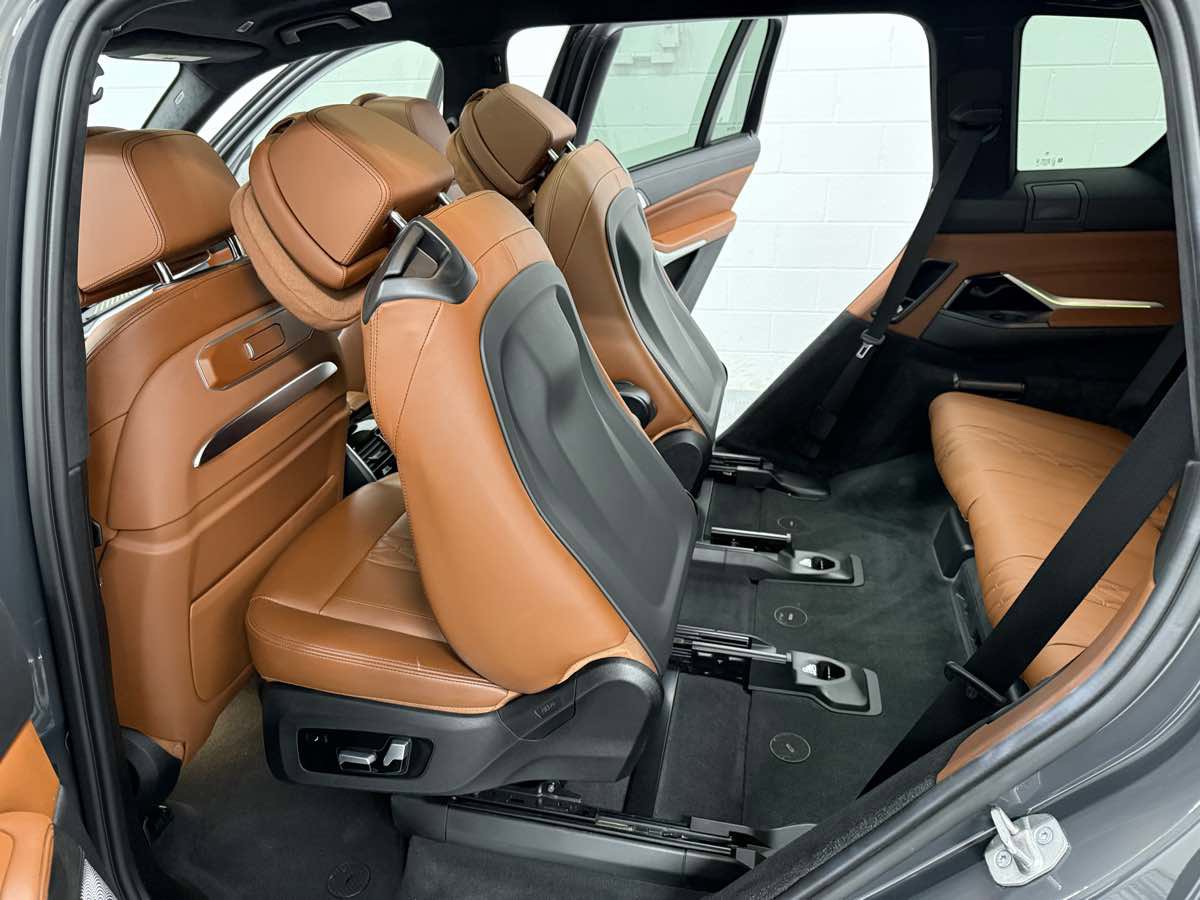 Used 2023 BMW X7 M60i image 21