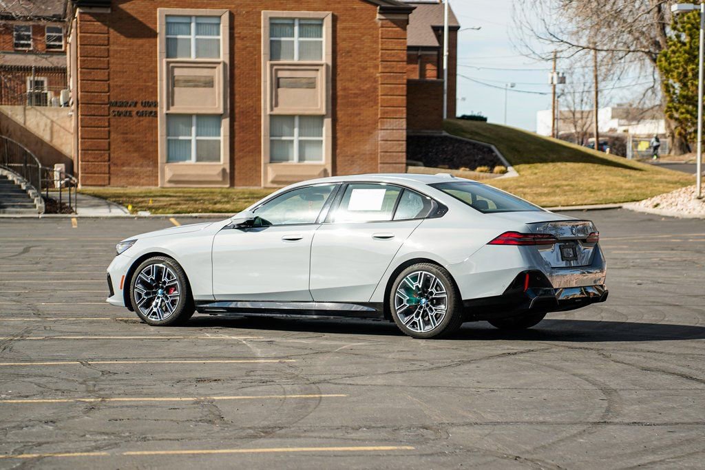 Used 2025 BMW i5 xDrive40 w/ M Sport Package image 7