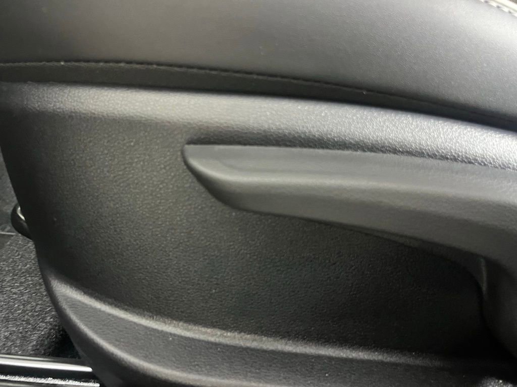 Used 2025 Hyundai Venue Limited image 24