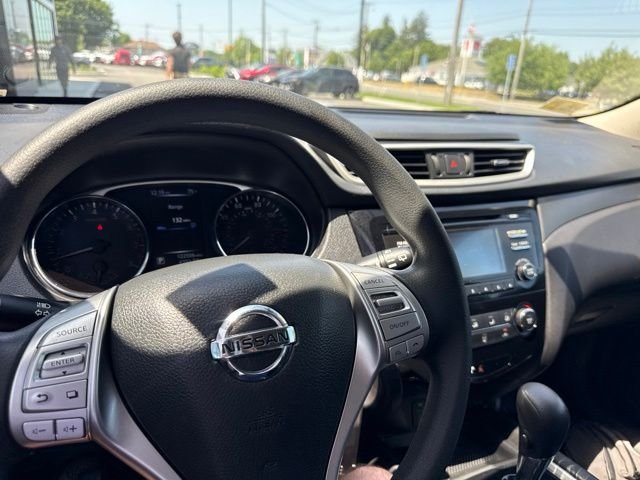 Used 2016 Nissan Rogue S w/ Appearance Package FWD image 19
