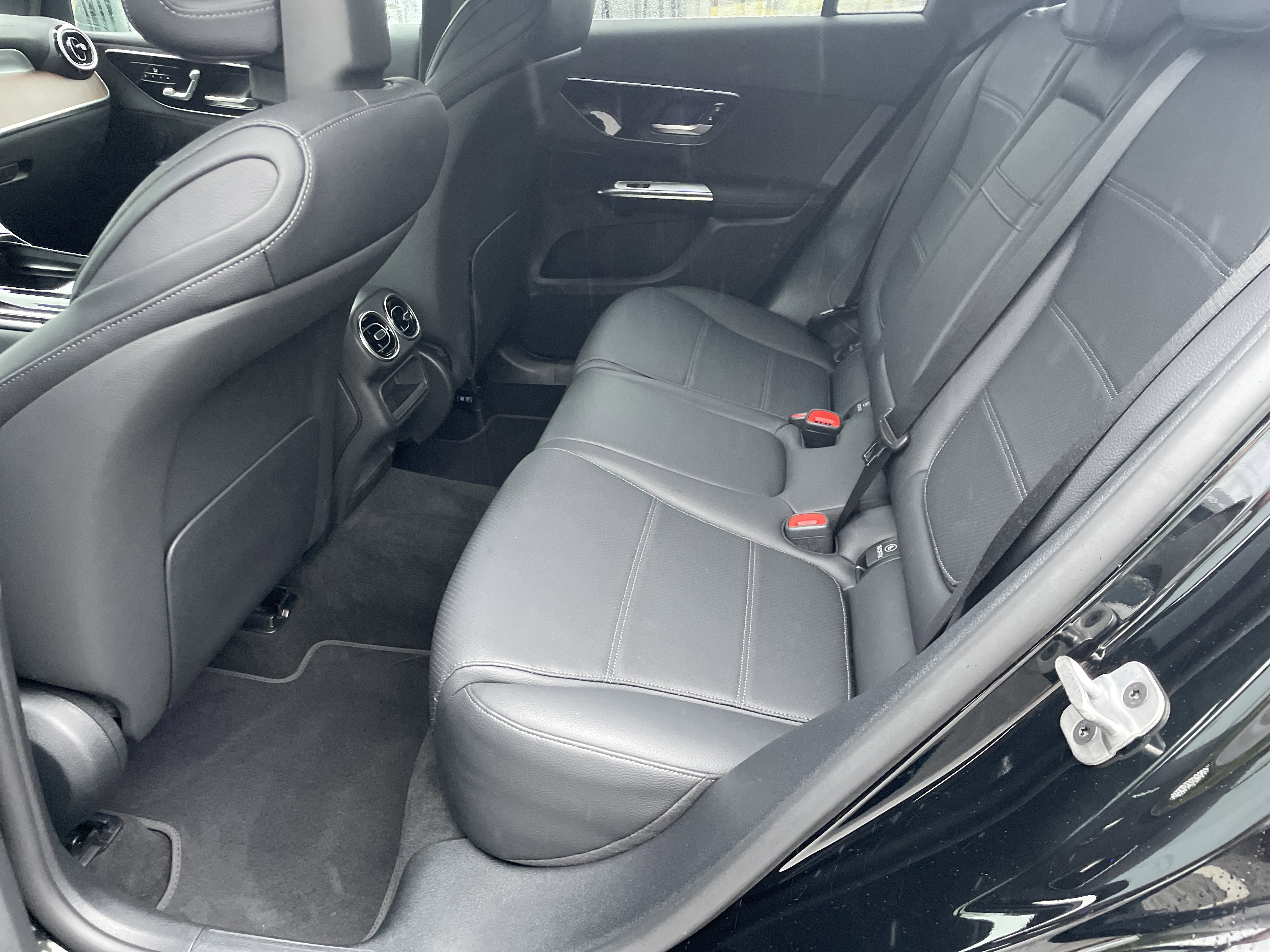 Certified 2025 Mercedes-Benz GLC 300 4MATIC image 38