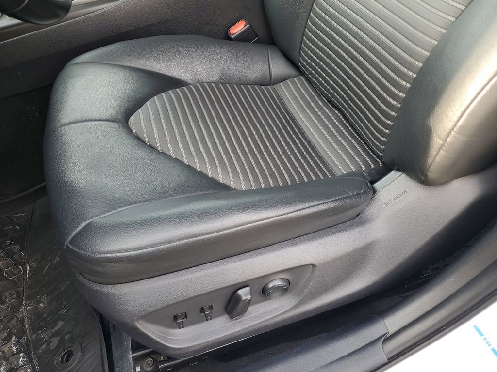 Used 2021 Toyota Camry SE image 11