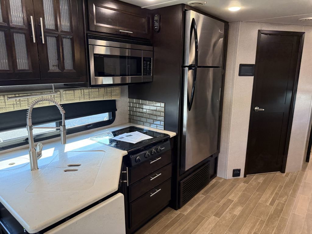 Used 2018 RAM 5500 SLT w/ Quick Order Package 29G SLT image 49