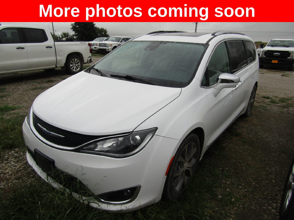 Used 2019 Chrysler Pacifica Limited w/ Tire & Wheel Group FWD image 1