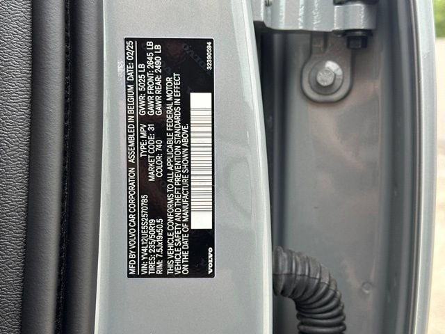 Certified 2025 Volvo XC40 B5 Plus AWD/4WD image 31