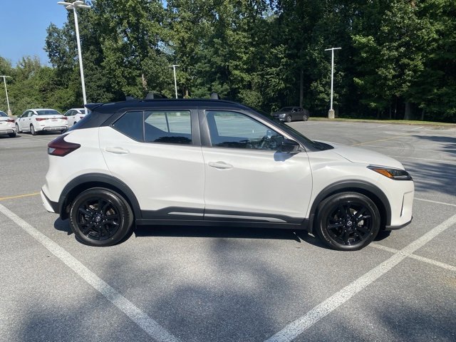 Used 2022 Nissan Kicks SR w/ Premium Package image 9