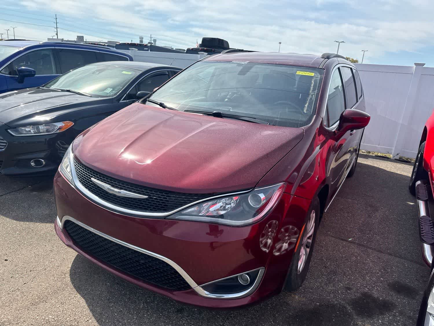 Used 2017 Chrysler Pacifica Touring-L FWD image 18