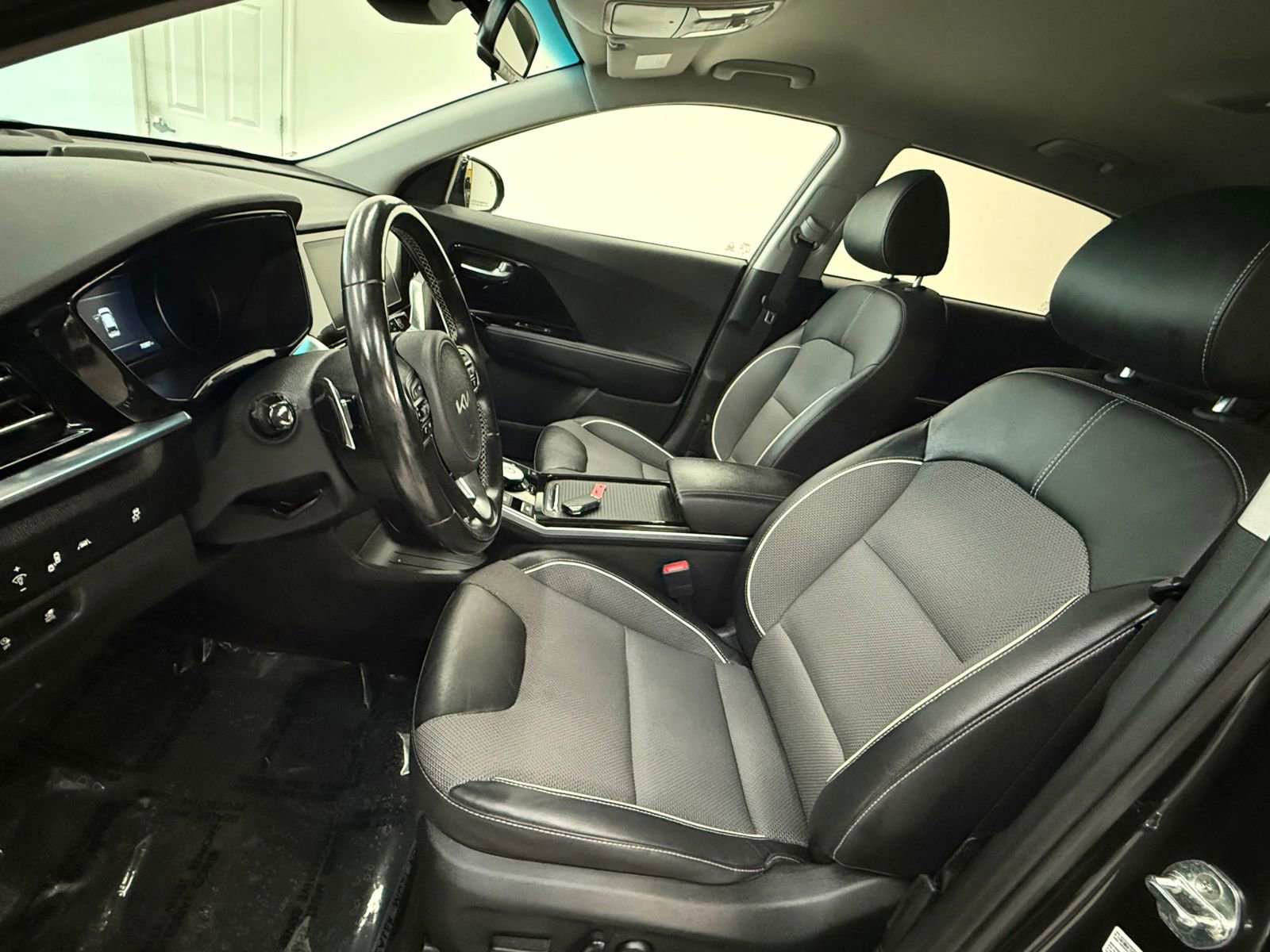 Used 2022 Kia Niro EX w/ Cold Weather Package image 17