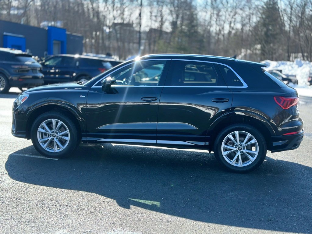 Used 2023 Audi Q3 2.0T Premium Plus w/ Premium Plus Package image 2