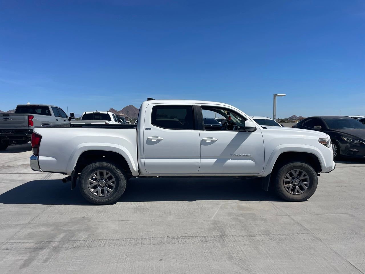Used 2018 Toyota Tacoma SR5 image 2
