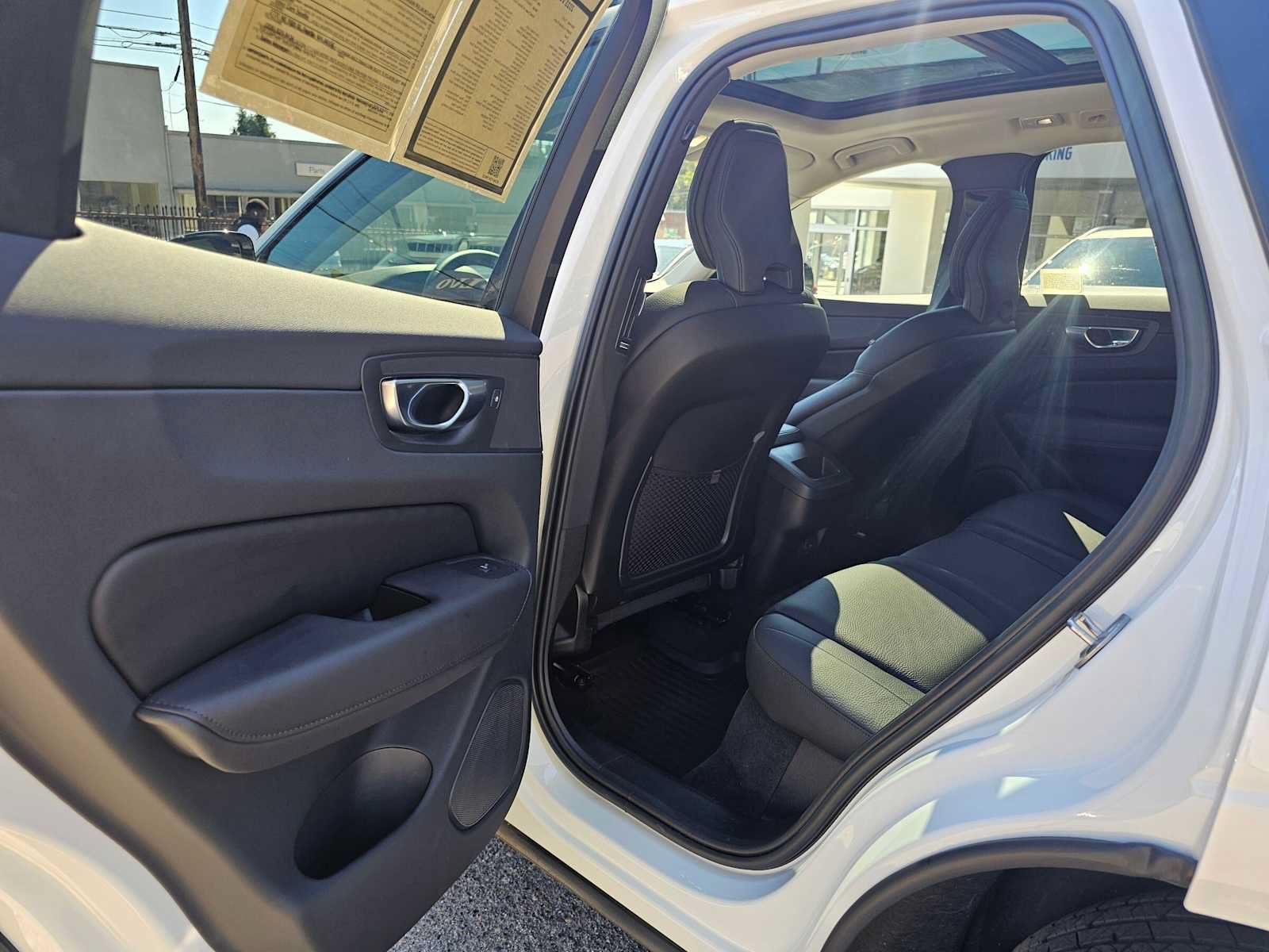 Used 2023 Volvo XC60 B5 Plus w/ Protection Package Premier AWD/4WD image 17