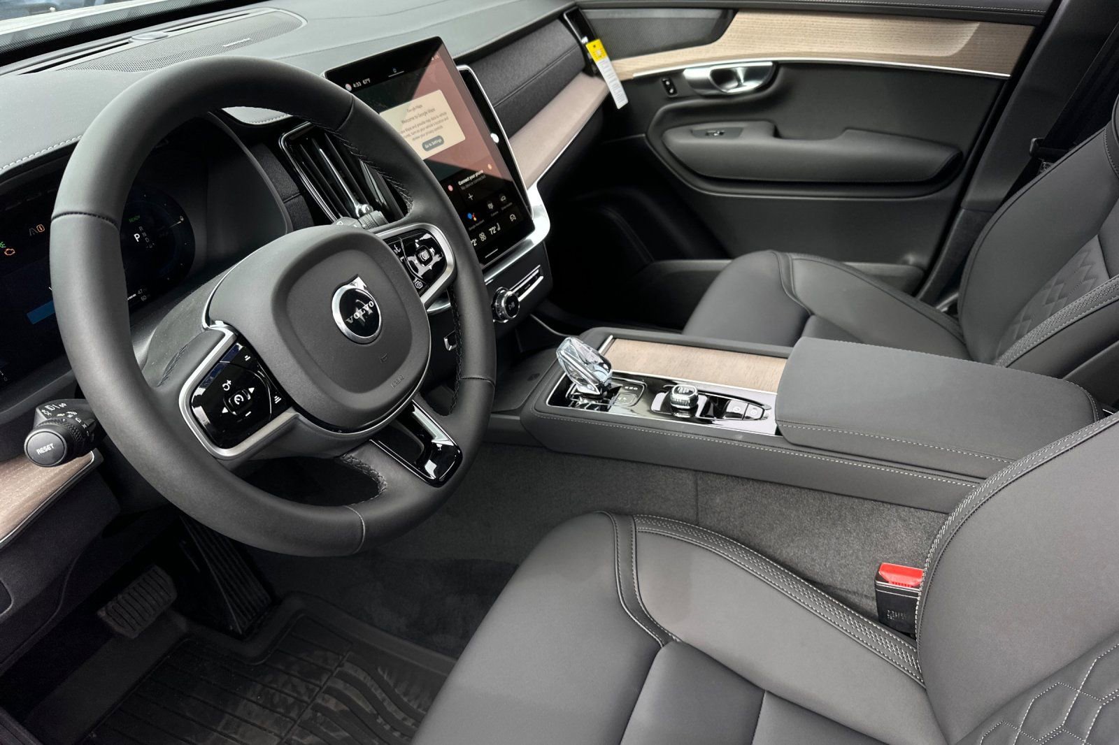 New 2025 Volvo XC90 T8 Plus w/ Protection Package Premier AWD/4WD image 10