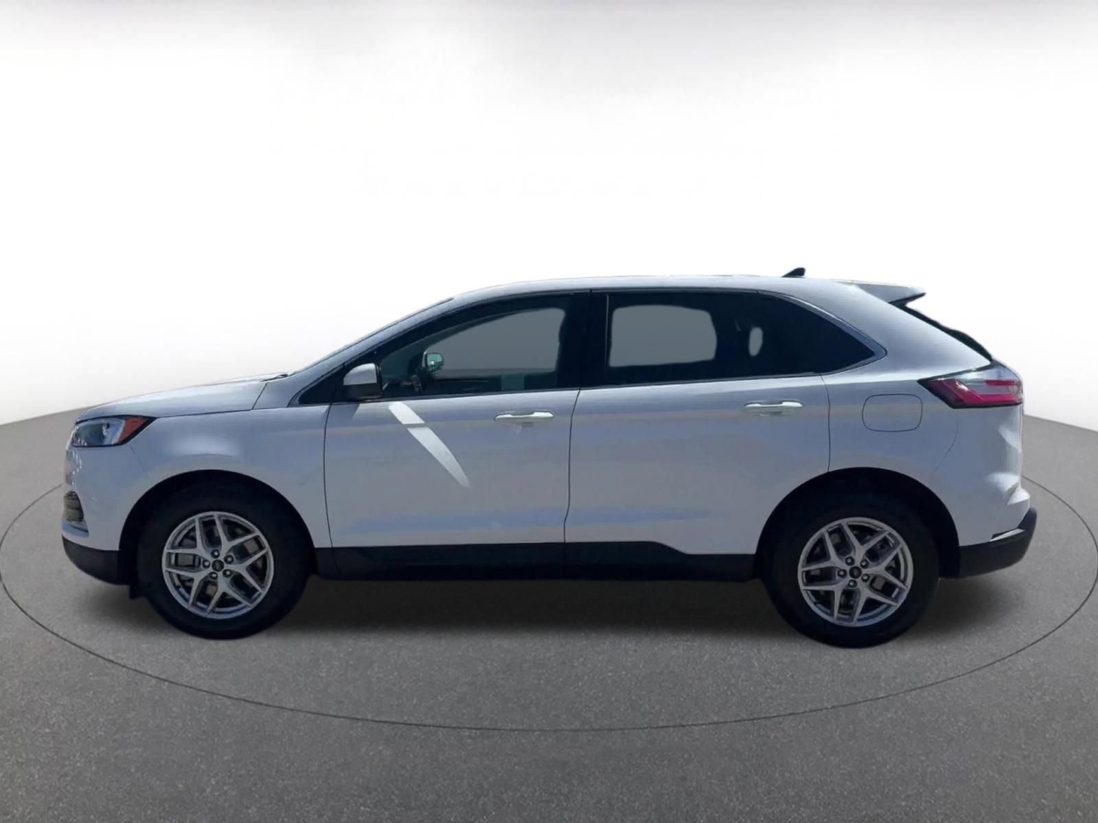 Used 2024 Ford Edge SEL image 9
