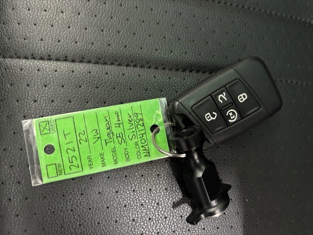 Used 2022 Volkswagen Tiguan SE w/ Panoramic Sunroof Package image 29