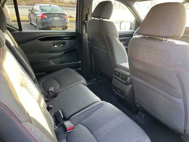 Used 2025 Honda Pilot Sport image 13