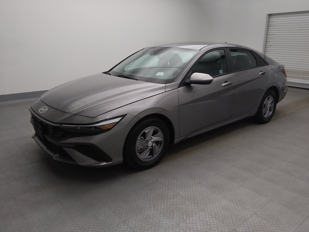 Used 2024 Hyundai Elantra SE image 2