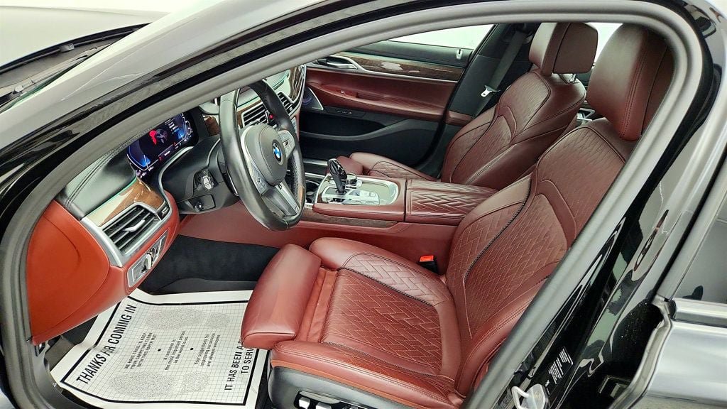 Used 2020 BMW 745e xDrive AWD/4WD image 21