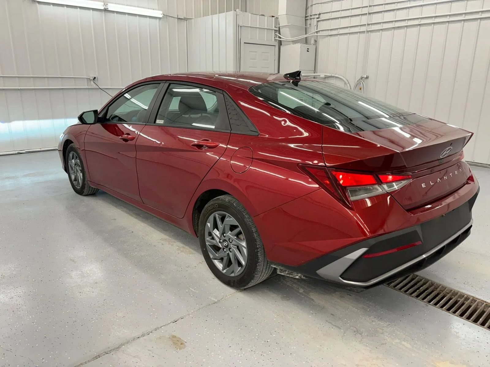 Used 2024 Hyundai Elantra SEL FWD image 4