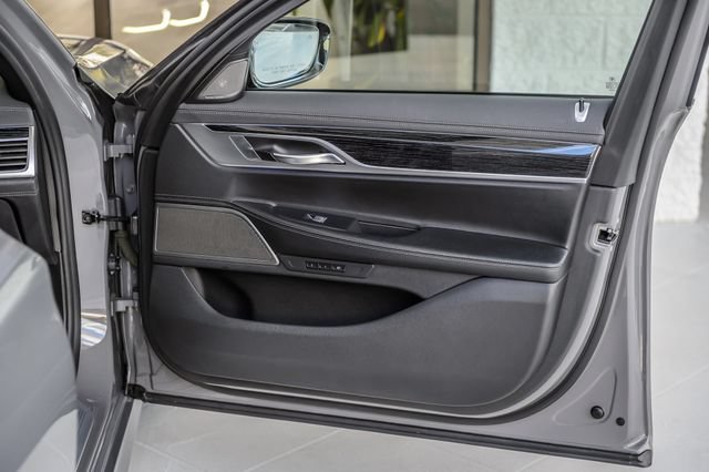 Used 2022 BMW 740i w/ M Sport Package RWD image 54