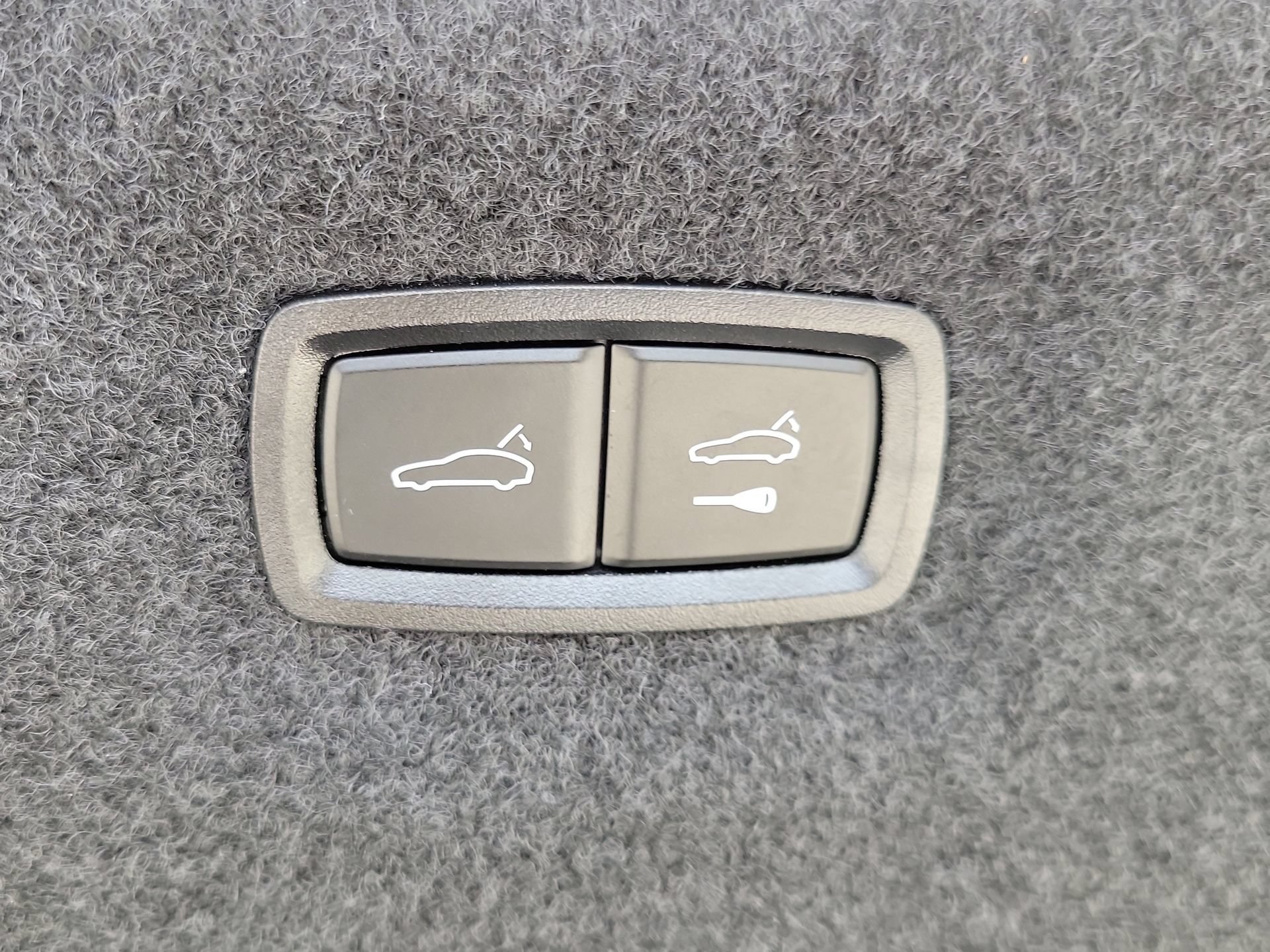 Used 2024 Porsche Taycan RWD image 16
