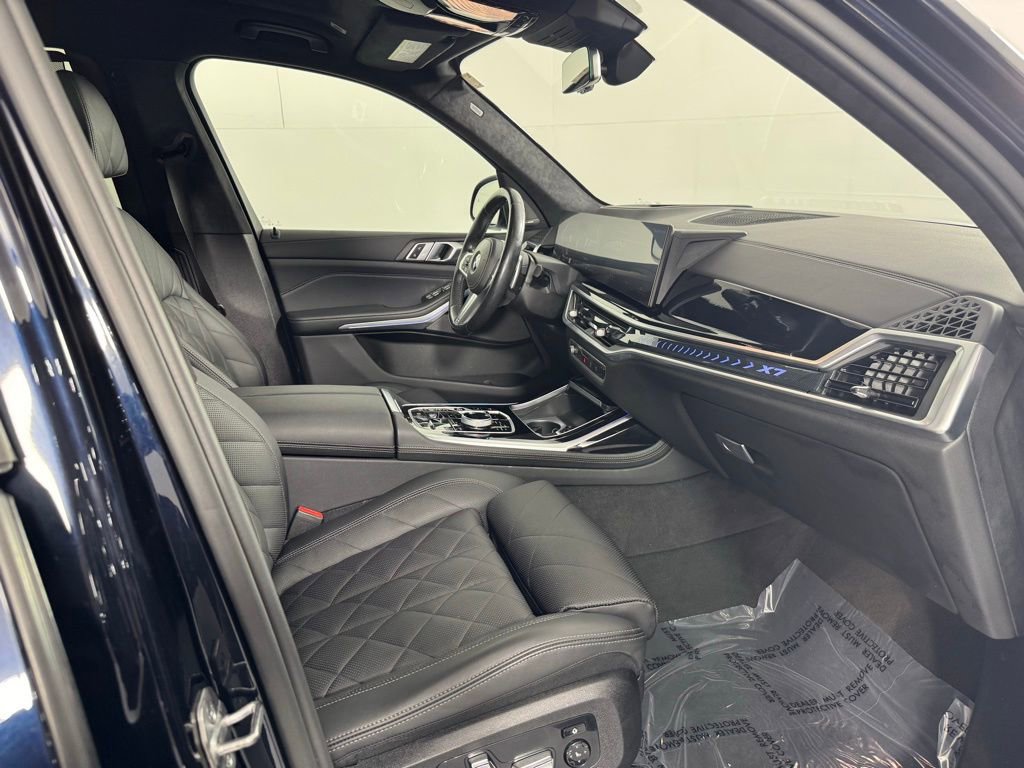 Used 2024 BMW X7 xDrive40i w/ Executive Package image 27