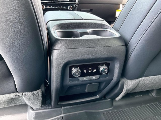 New 2027 Chevrolet Traverse Z71 w/ Enhanced Driving Package AWD/4WD image 18