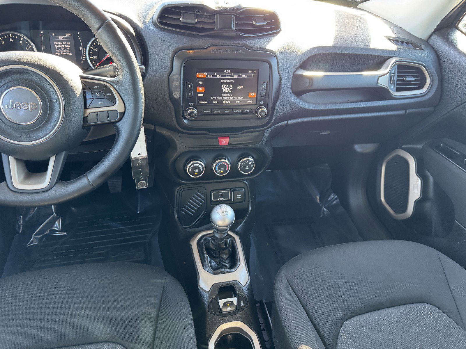 Used 2016 Jeep Renegade Latitude image 14
