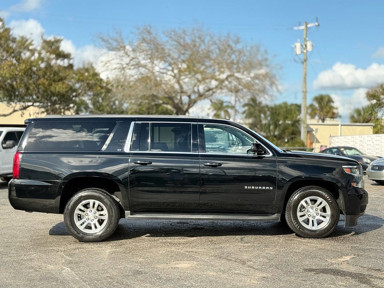 Used 2017 Chevrolet Suburban LT image 11