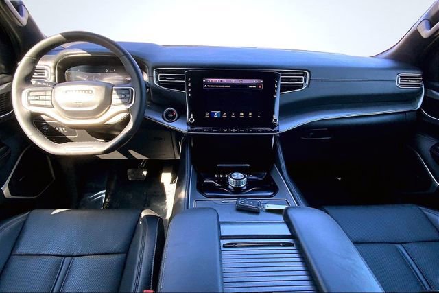 Used 2025 Jeep Wagoneer L Series II image 15