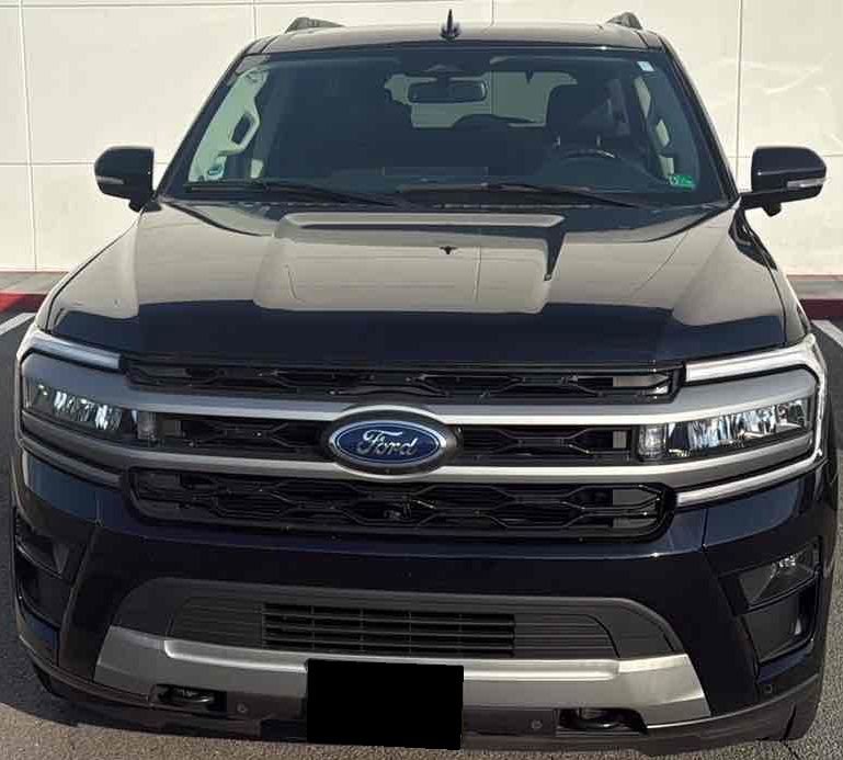 Used 2024 Ford Expedition XLT image 2